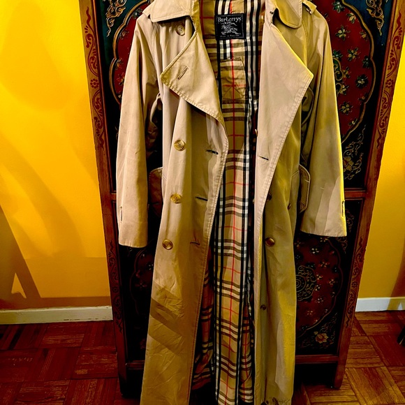 Burberry Classic Vintage double breasted Trench Coat